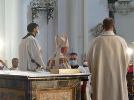 Diakonenweihe im Fuldaer Dom (Foto: Karl-Franz Thiede)